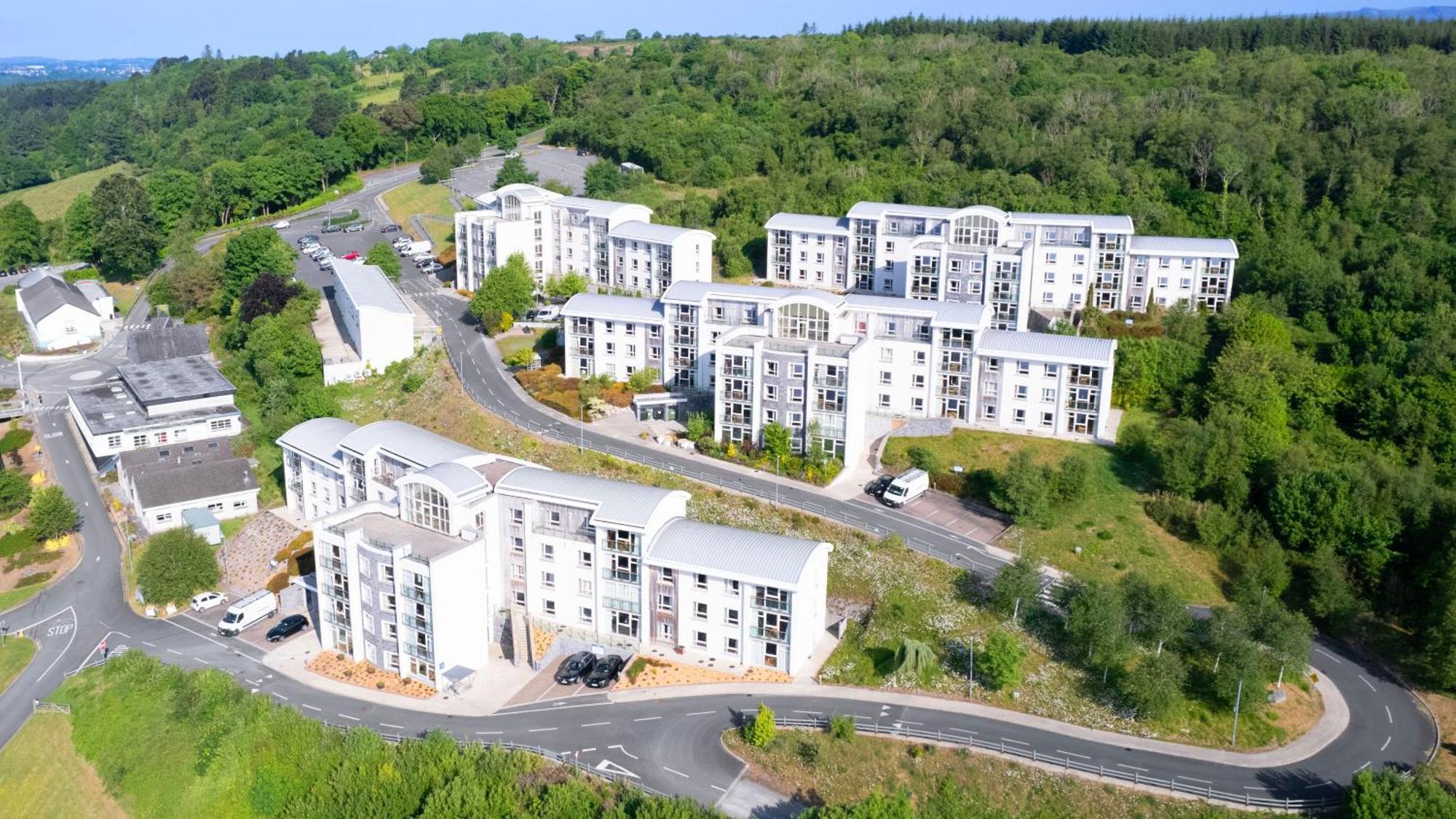 St Angela'S Lakeside Aparthotel Sala Sligo Exterior foto